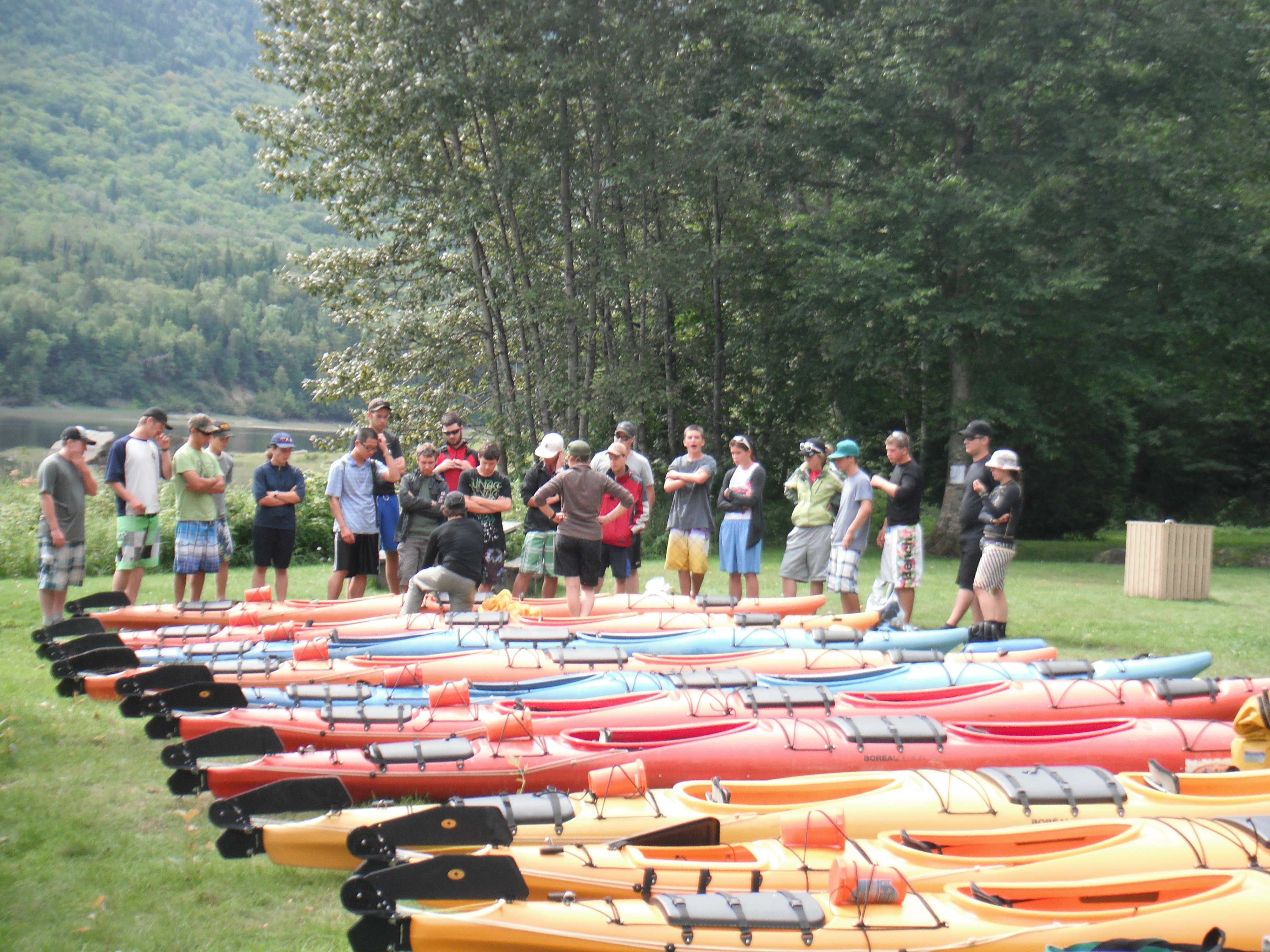 Expedition with 24 cadets in 2011. Model sea kayaking; Esperento Boréal Design.